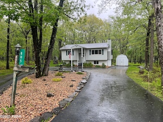 805 Jefferson Ct, Hawley, PA 18428
