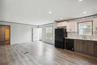 19 Sundale Trailer Ct, Washington, IN 47501
