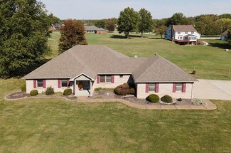 13303 Field Crest Rd, Highland, IL 62249