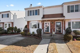 22 Lyle Ct, Staten Island, NY 10306