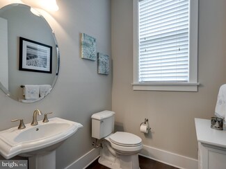 202 Milton Dr, Malvern, PA 19355