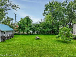 22731 Gordon Switch St, St. Clair Shores, MI 48081