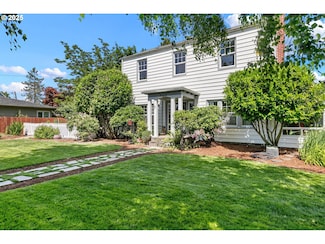 1112 S 6th St, Cottage Grove, OR 97424