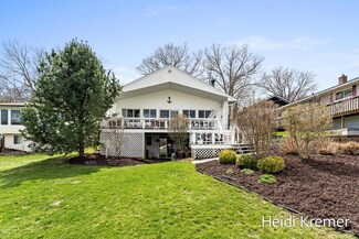 16933 Royal Ln, Spring Lake, MI 49456