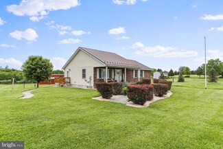 270 Falcon Dr, Falling Waters, WV 25419
