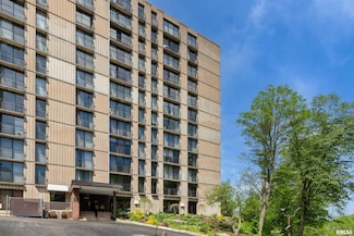 1800 7th St Unit 7A, East Moline, IL 61244