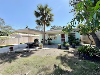 528 E Center St, Tarpon Springs, FL 34689