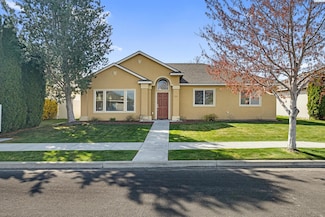 561 Cherokee St, Richland, WA 99352