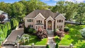 5 Stagecoach Ln, Lynnfield, MA 01940