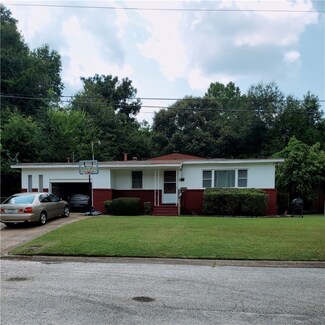 704 Gaillard Dr, Tuskegee, AL 36083
