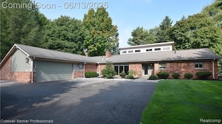 6448 Tutbury Ln, Troy, MI 48098