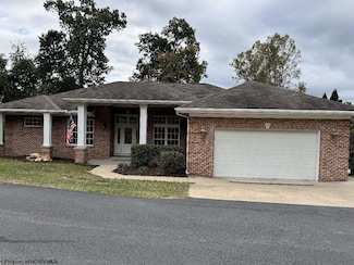 101 Black Hawk Dr, Morgantown, WV 26508