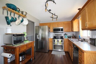 7418 Wellington Dr, North Branch, MN 55056
