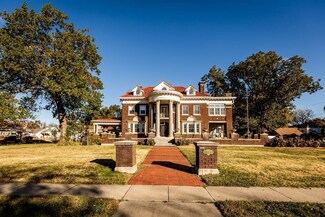 612 W 12th Ave, Emporia, KS 66801