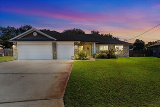 8454 Holley Hills Cir, Navarre, FL 32566