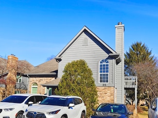 35 Foxcroft Rd Unit 203, Naperville, IL 60565