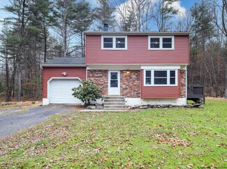 81 Vantine Rd, Kerhonkson, NY 12446