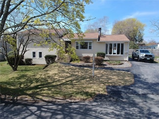 51 Quail Hollow Rd, Cranston, RI 02920