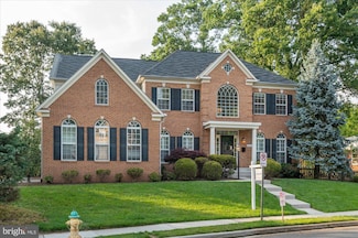 6825 Williamsburg Blvd, Arlington, VA 22213