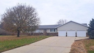 12925 Prairiewood Dr, Aberdeen, SD 57401
