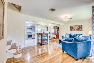 16 Landsdowne Rd, East Brunswick, NJ 08816