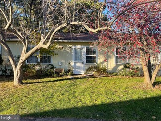 17 Cambridge Cir, Manchester Township, NJ 08759