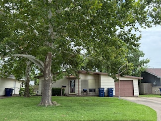 2213 17th Ave N, Texas City, TX 77590