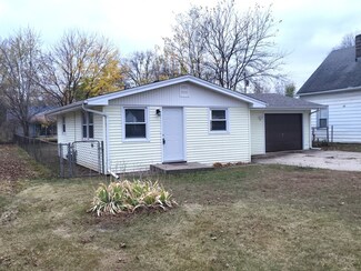 841 Wood Ave, Machesney Park, IL 61115