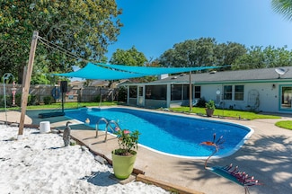 10 Lake Lorraine Cir, Shalimar, FL 32579