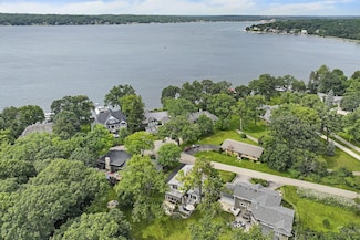 W2891 Hollybush Dr, Lake Geneva, WI 53147