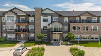 9065 Bishop Dr Unit 314, West Des Moines, IA 50266