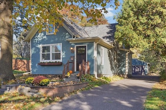 418 Saint Croix Ave W, Stillwater, MN 55082