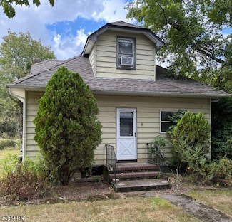 8 Wood St, West Milford, NJ 07480