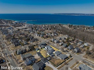 810 E Lake St, Petoskey, MI 49770