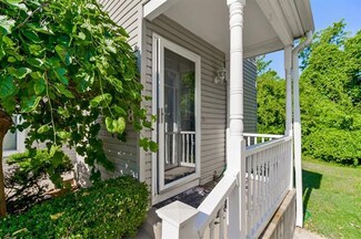 8368 NW Barrybrooke Dr, Kansas City, MO 64151