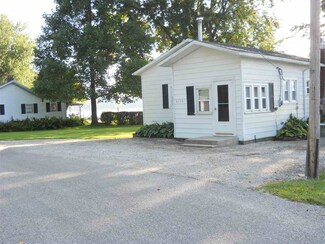 6135 N Lakeshore Dr, MacY, IN 46951