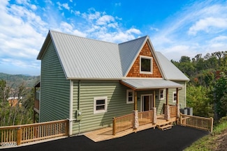 605 Wiley Oakley Dr, Gatlinburg, TN 37738