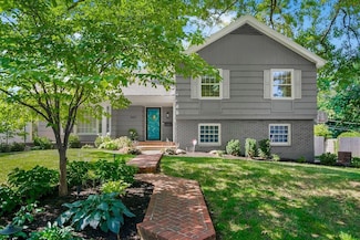 3611 W 99th St, Leawood, KS 66206