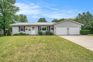 513 Sunset Ln, Middlebury, IN 46540
