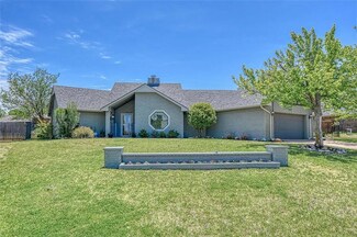 2105 Lakewood Dr, Chickasha, OK 73018