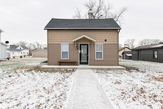 310 2nd St SW, State Center, IA 50247