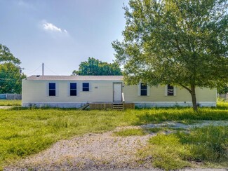 105 N Commerce St, Savoy, TX 75479