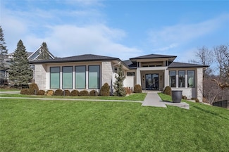 1756 S 40th Ct, West Des Moines, IA 50265