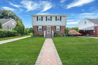 508 Chamberlin St, East Meadow, NY 11554