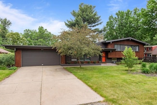 24 Hazelwood Dr, Stevens Point, WI 54481
