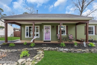 26 Ravenwood Blvd, Barnegat, NJ 08005
