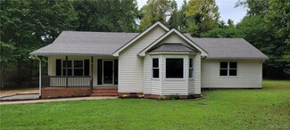 1005 Doves Nest Rd, Tappahannock, VA 22560