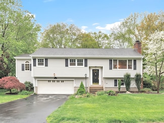 44 Belleview Dr, Derby, CT 06418