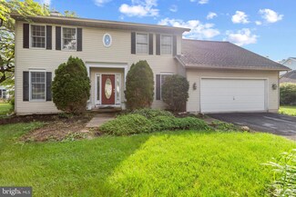 8 Clover Ln, Palmyra, PA 17078