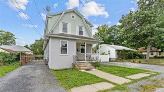 421 Elm St, Warwick, RI 02888